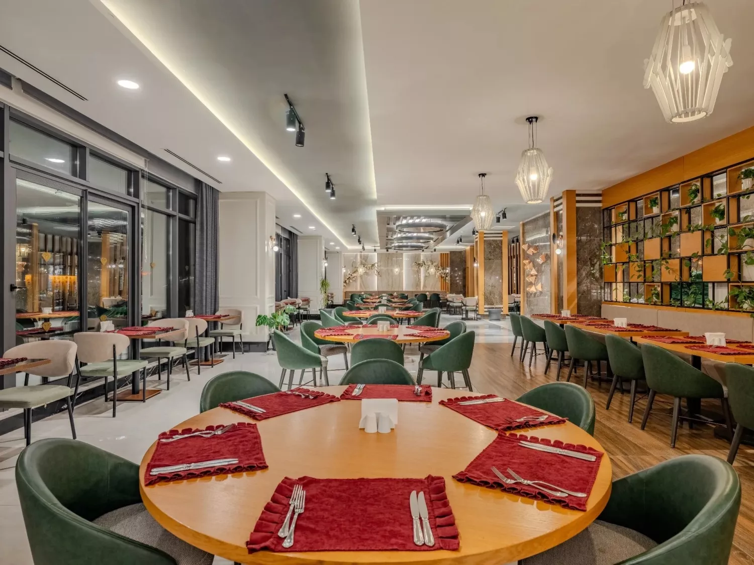 DIAMOND DE LUXE HOTEL